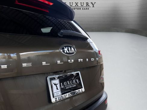 Used 2020 Kia Telluride S w/ S 8 Passenger Seating Package image 17