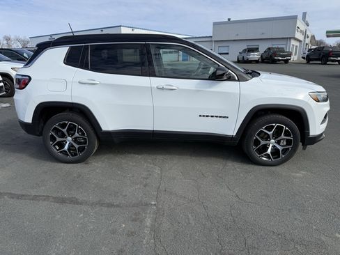 Used 2024 Jeep Compass Limited image 9