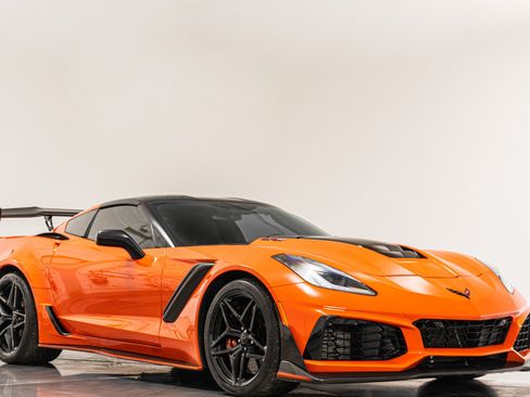 Used 2019 Chevrolet Corvette ZR1 RWD image 38