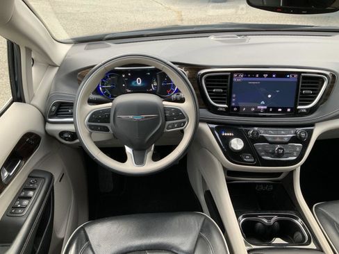 Used 2021 Chrysler Pacifica Limited w/ Premium & Safety Sphere Group image 31