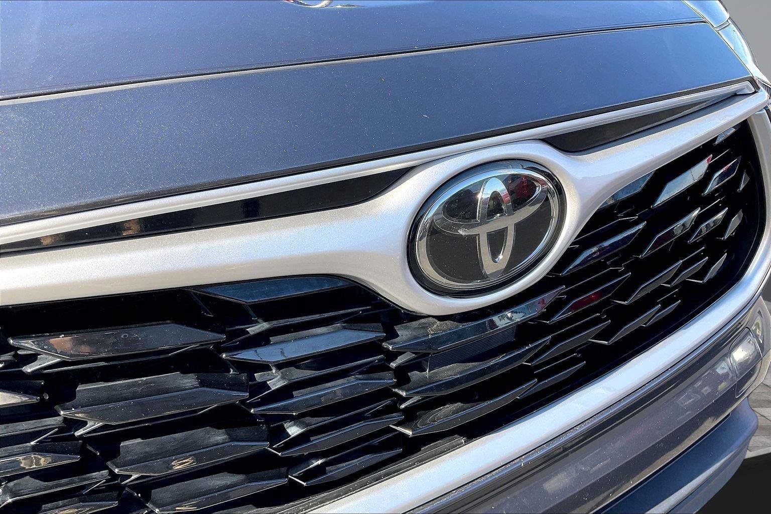 Used 2020 Toyota Highlander XLE AWD/4WD image 30