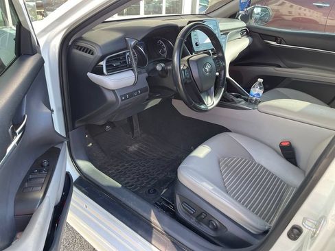 Used 2022 Toyota Camry SE w/ Convenience Package FWD image 5