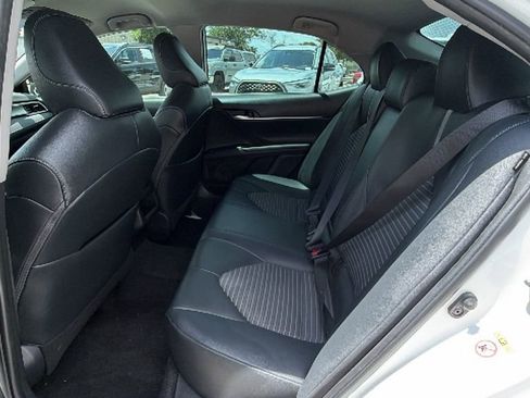 Certified 2018 Toyota Camry SE FWD image 34