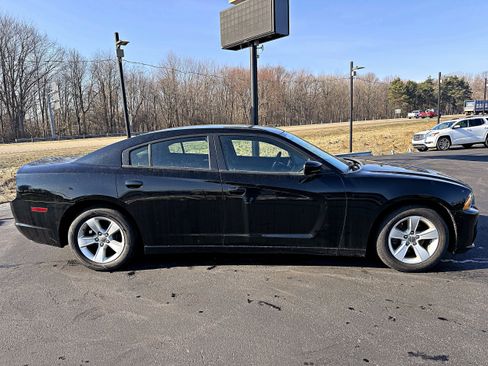 Used 2012 Dodge Charger SE image 8