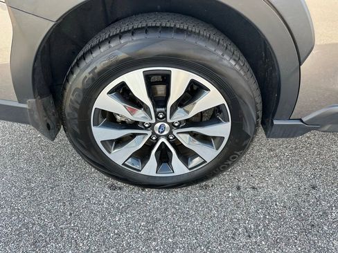 Used 2023 Subaru Outback Limited image 5
