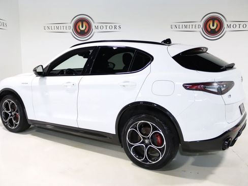 Used 2024 Alfa Romeo Stelvio Veloce image 3