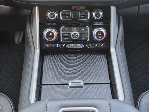 Used 2024 GMC Yukon Denali RWD image 15