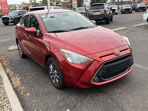 Used 2020 Toyota Yaris LE image 2