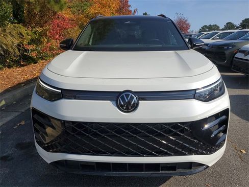 New 2026 Volkswagen Tiguan SE R-Line image 2