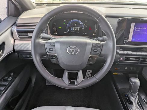 Used 2025 Toyota Camry SE FWD image 29