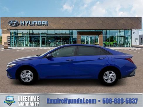 New 2026 Hyundai Elantra SE FWD image 3