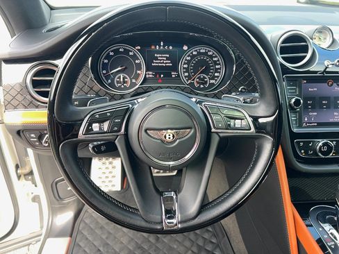 Used 2020 Bentley Bentayga Design Series AWD/4WD image 16