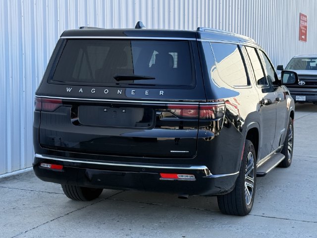 Used 2024 Jeep Wagoneer L Series II w/ Flexible Seating Group AWD/4WD image 4