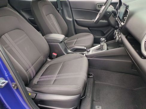 Used 2025 Hyundai Venue SEL FWD image 25