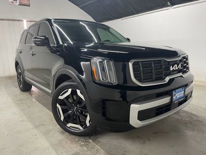 Used 2024 Kia Telluride S w/ S Sunroof Package