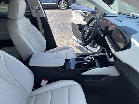 Certified 2025 Buick Envision Avenir AWD/4WD image 13