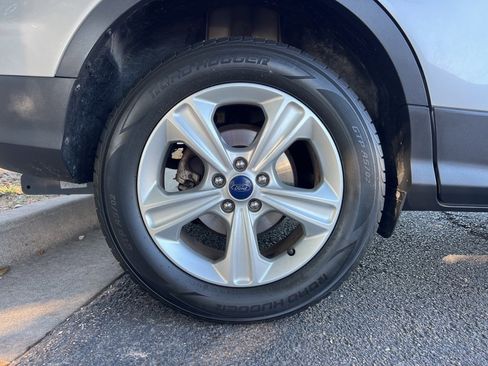 Used 2016 Ford Escape SE image 9