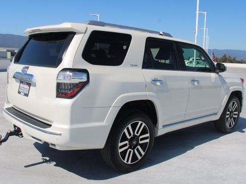 Certified 2022 Toyota 4Runner Limited AWD/4WD image 3