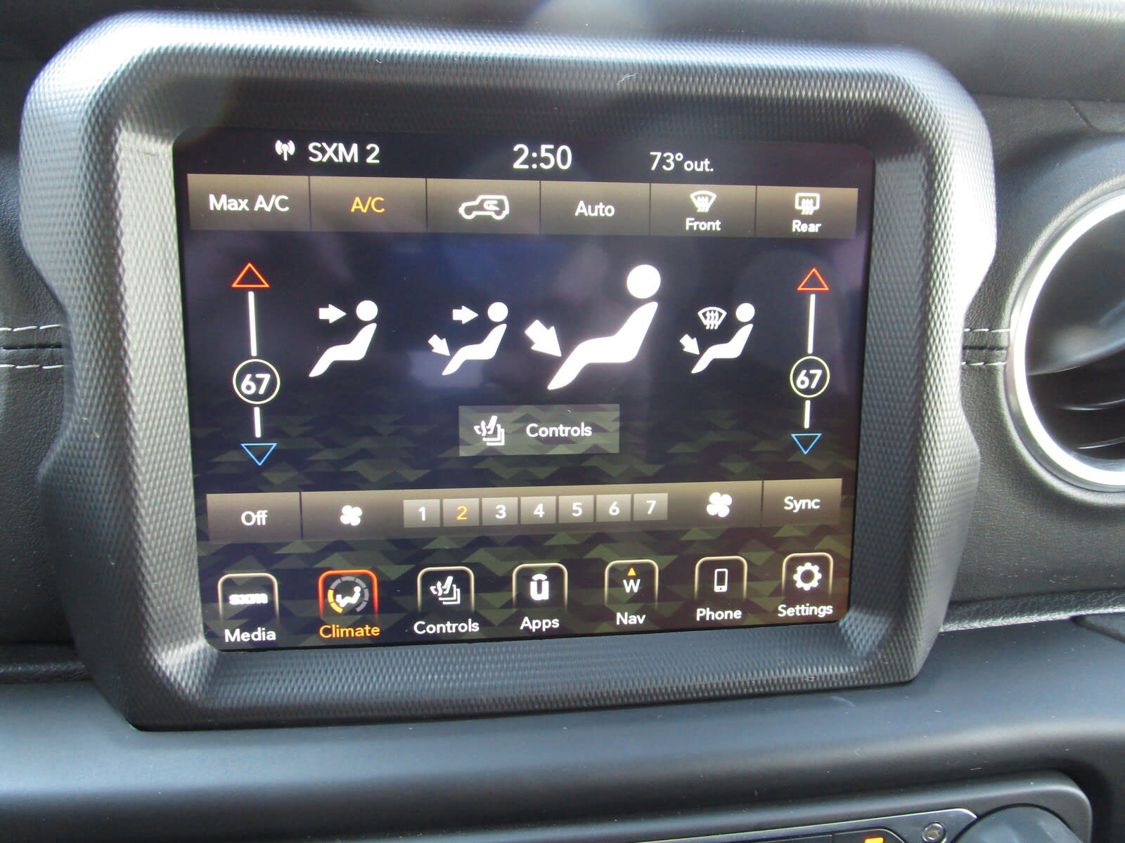 Used 2021 Jeep Wrangler Unlimited Sahara w/ Cold Weather Group AWD/4WD image 33