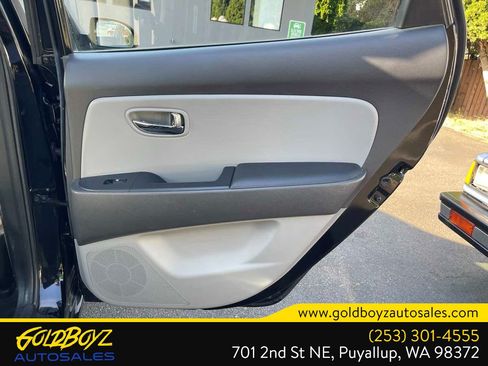 Used 2010 Hyundai Elantra SE FWD image 25