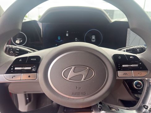 Used 2024 Hyundai Elantra SEL FWD image 15