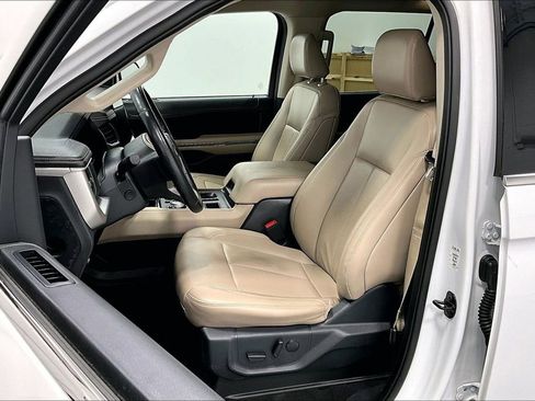 Used 2024 Ford Expedition Max XLT image 32