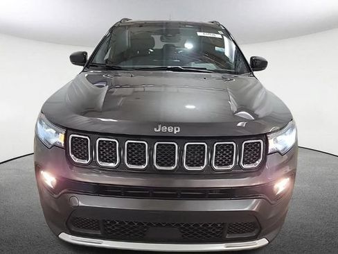 Used 2023 Jeep Compass Limited AWD/4WD image 2