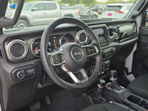 Used 2019 Jeep Wrangler Unlimited Sahara w/ Safety Group image 15