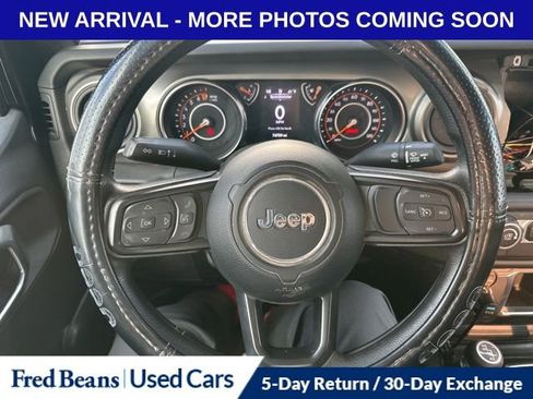 Used 2021 Jeep Gladiator Sport image 16