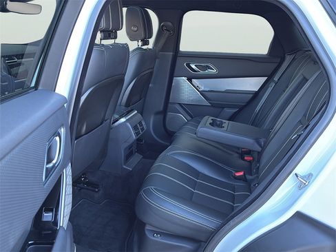 Used 2019 Land Rover Range Rover Velar R-Dynamic SE image 16