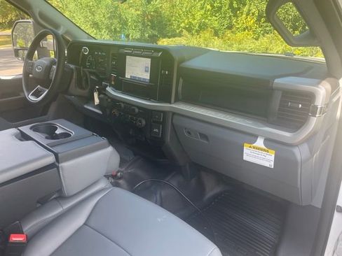 New 2024 Ford F550 4x4 Regular Cab Super Duty image 15