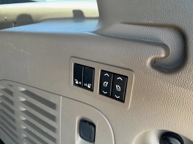 Used 2018 Chevrolet Suburban Premier AWD/4WD image 10
