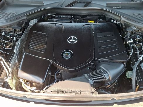 Used 2023 Mercedes-Benz GLC 300 4MATIC image 29