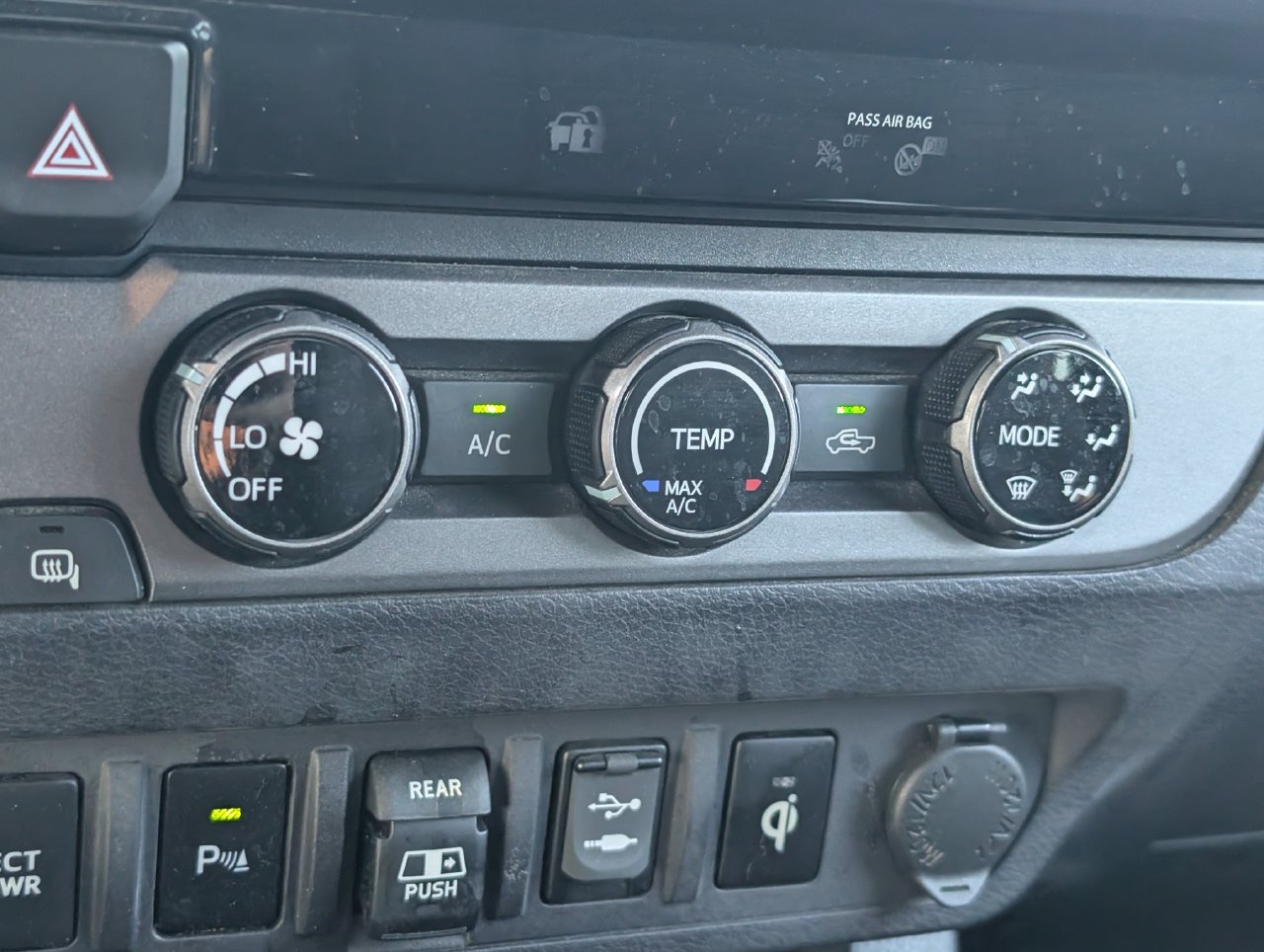 Used 2018 Toyota Tacoma TRD Sport w/ Technology Package RWD image 17