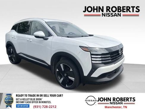Used 2025 Nissan Kicks SR FWD image 2