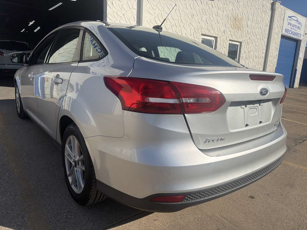 Used 2018 Ford Focus SE FWD image 4
