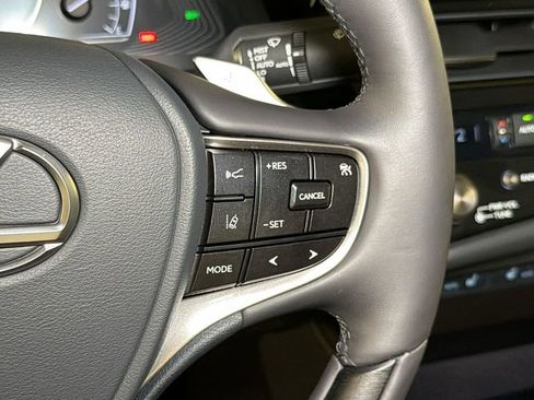 Certified 2025 Lexus ES 300h w/ Luxury Package FWD image 22