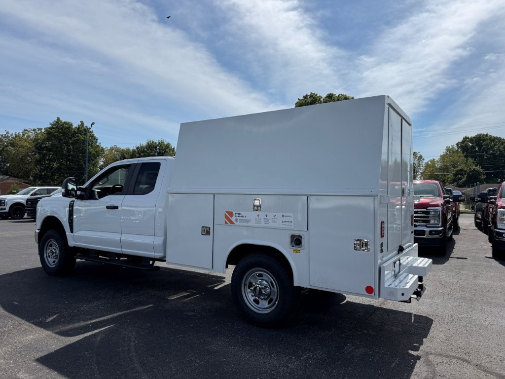 New 2027 Ford F350 XL w/ XL Chrome Package AWD/4WD image 4