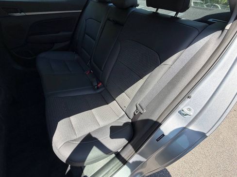Used 2017 Hyundai Elantra Limited FWD image 17