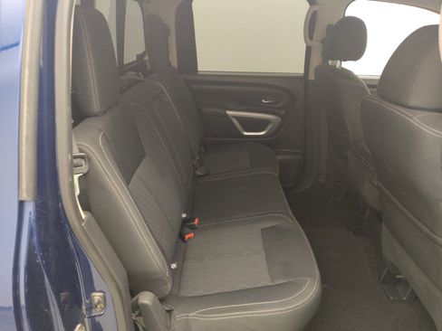 Used 2018 Nissan Titan SV image 19