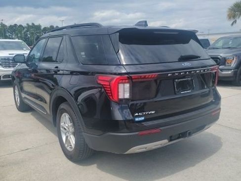 Used 2025 Ford Explorer Active w/ Active Comfort Package RWD image 9