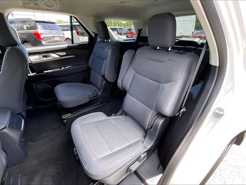 Certified 2025 Ford Explorer Active RWD image 24