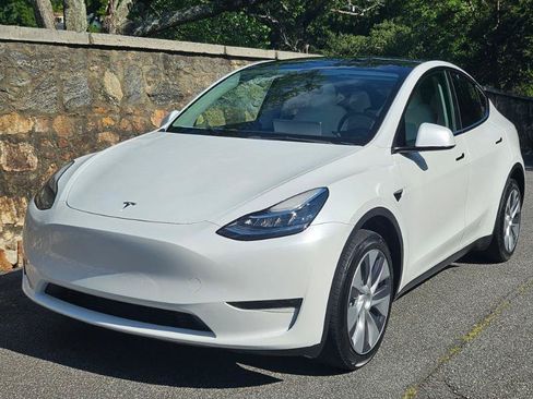 Used 2023 Tesla Model Y Long Range AWD/4WD image 13