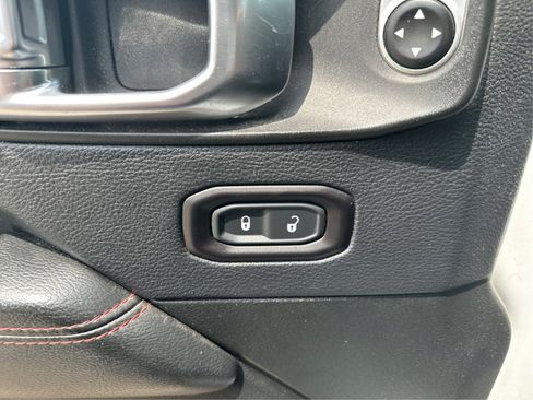 Used 2018 Jeep Wrangler Unlimited Rubicon w/ Dual Top Group AWD/4WD image 12