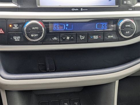 Used 2015 Toyota Highlander XLE image 26