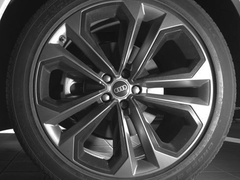 Used 2025 Audi Q7 3.0T Premium Plus image 13