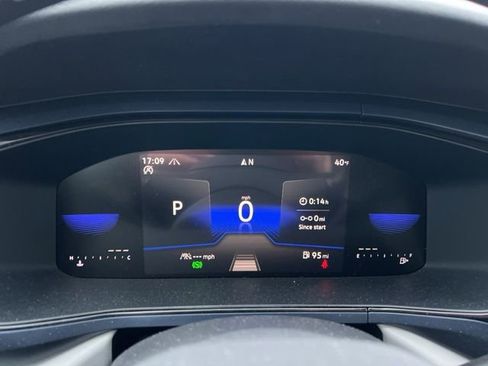 Used 2024 Volkswagen Taos SE image 15