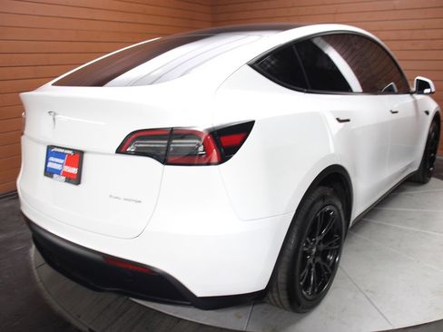 Used 2023 Tesla Model Y Long Range image 13