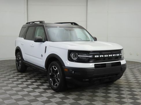 Used 2024 Ford Bronco Sport Outer Banks w/ Tech Package image 3