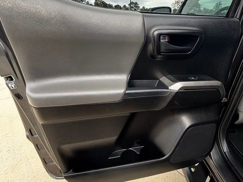 Used 2018 Toyota Tacoma SR5 image 12